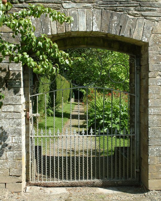 Rhosygilwen Courtyard Acomodação com café da manhã Cilgerran Exterior foto